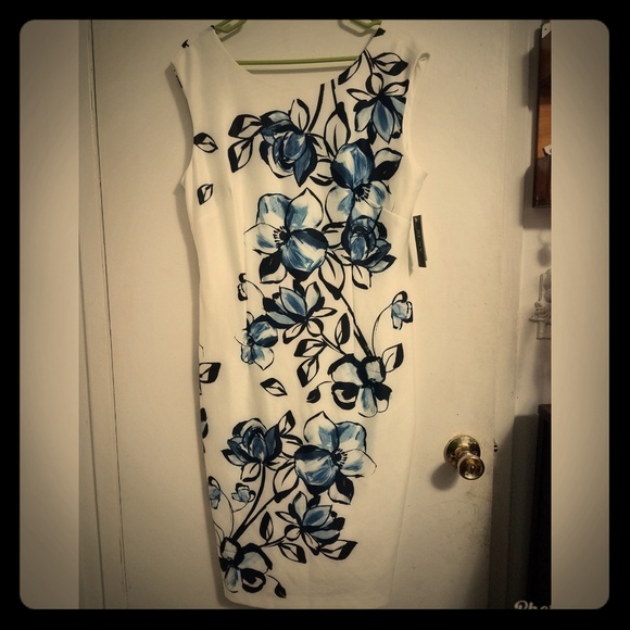 SLNY Dresses & Skirts - SLNY Flower Dress